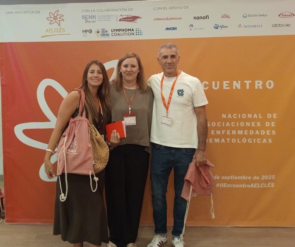Vanesa (voluntaria de MPN España), Ana Belén Ramos (Directora de AELCLÉS), y Tonio (voluntario de MPN España)
